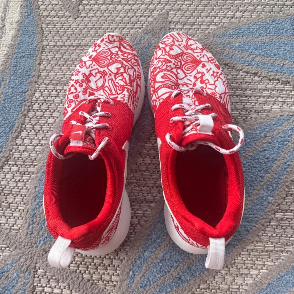 Nike Roshe One Print GS Valentines Day Athletic Sneaker Youth Size 5.5Y